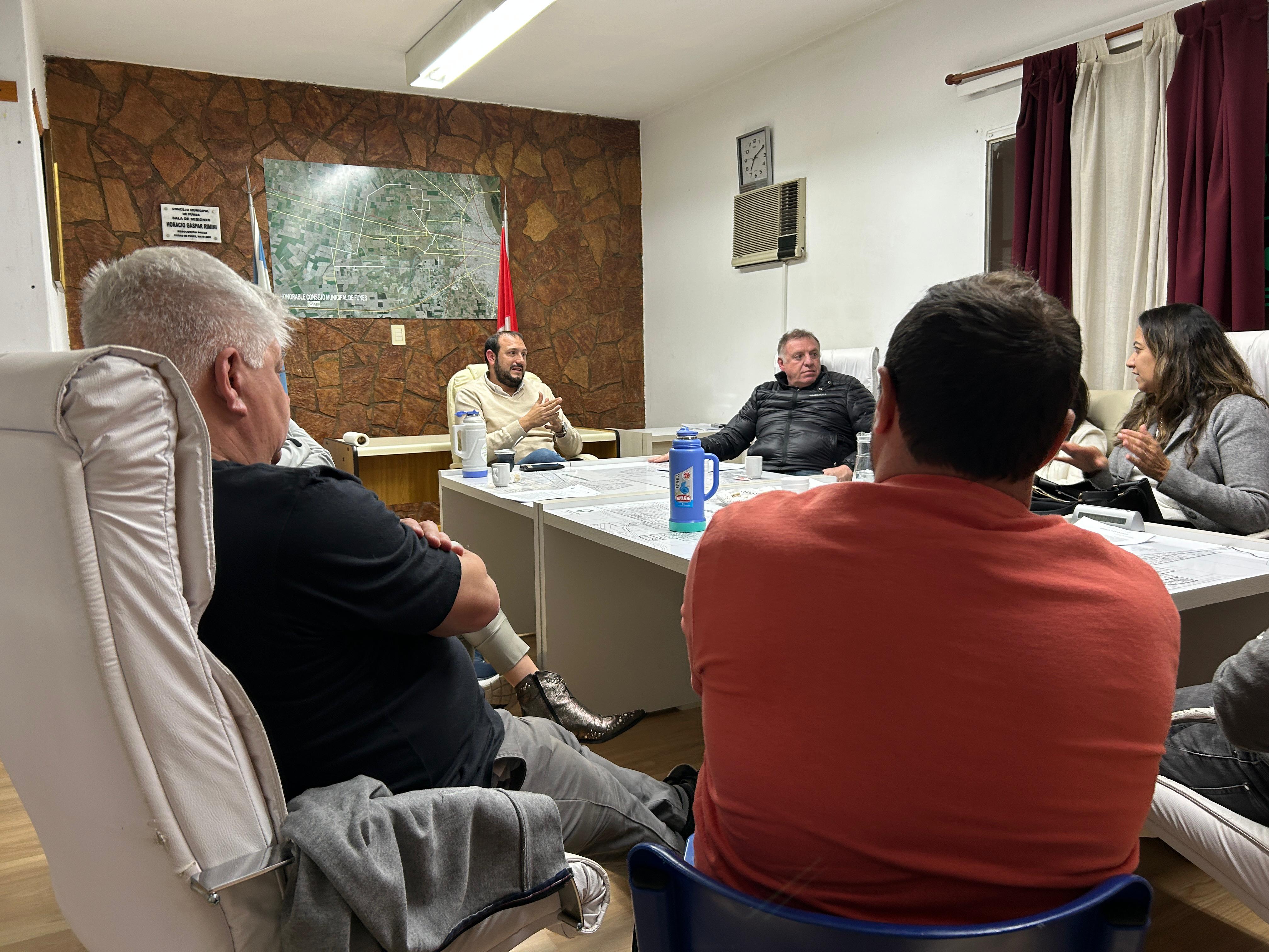 Olmedo presentó el proyecto de nocturnidad a titulares de salones de fiesta 